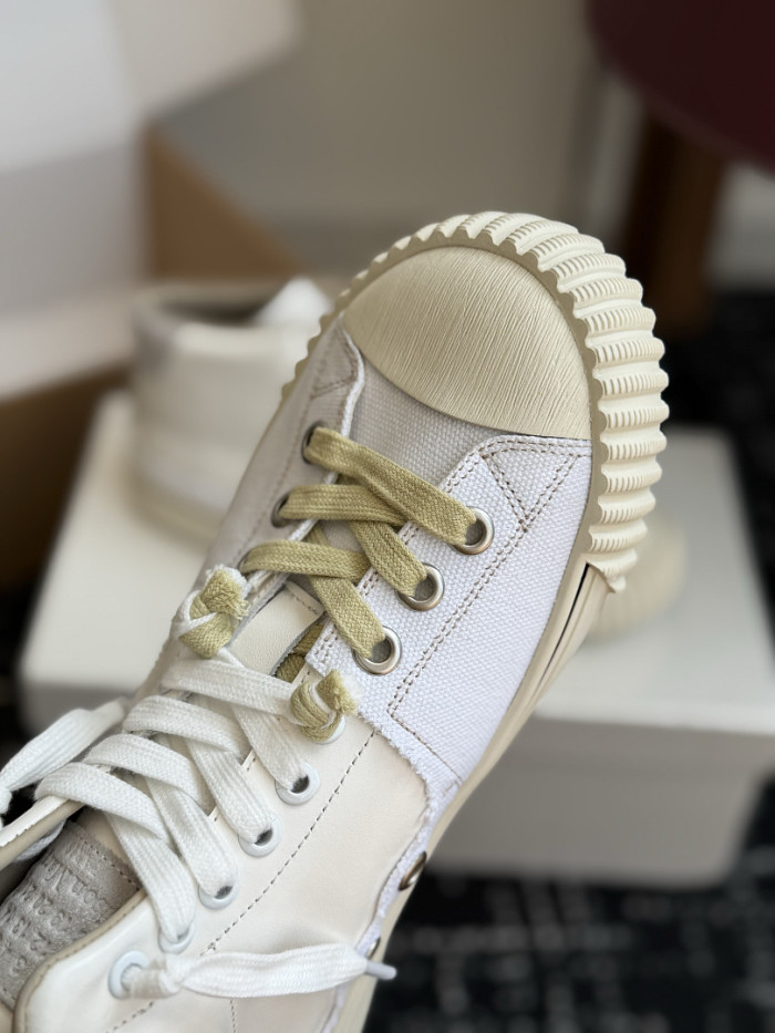 Ma*iso*n Mar*giela MNMA-0215