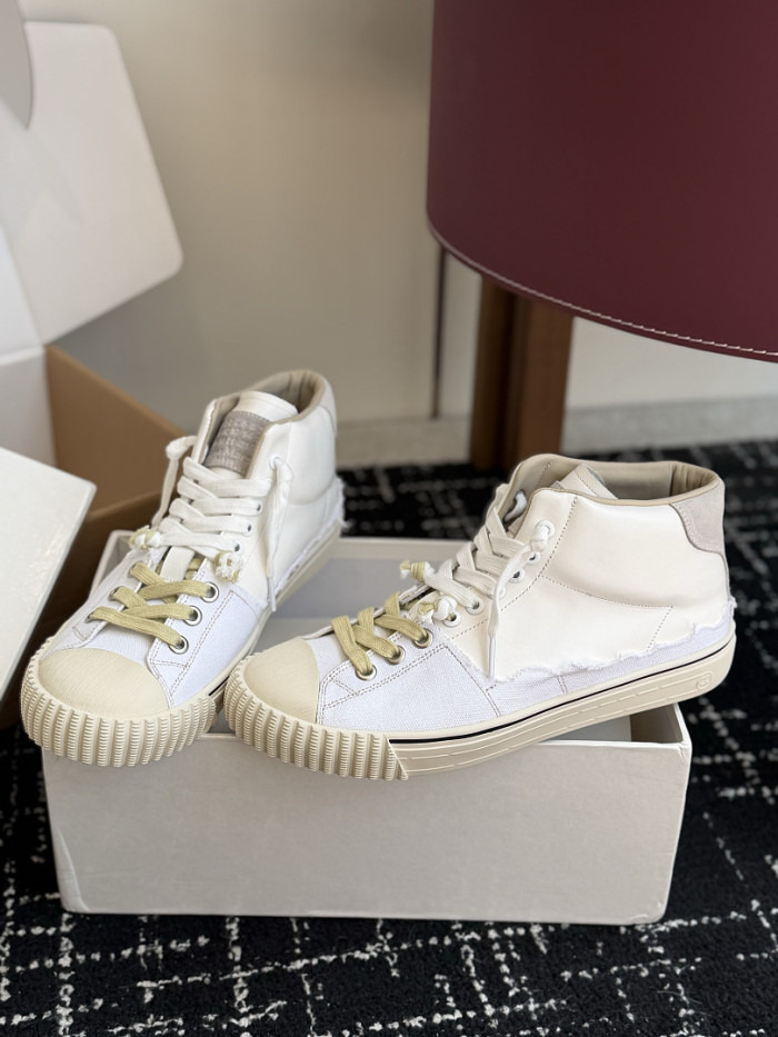 Ma*iso*n Mar*giela MNMA-0215