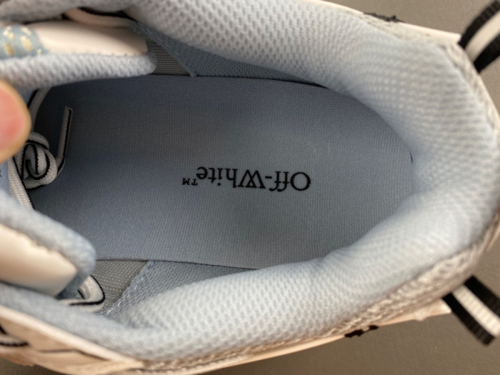 C/O​ SNEAKERS CO-064