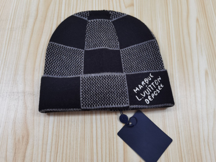 HAT-008