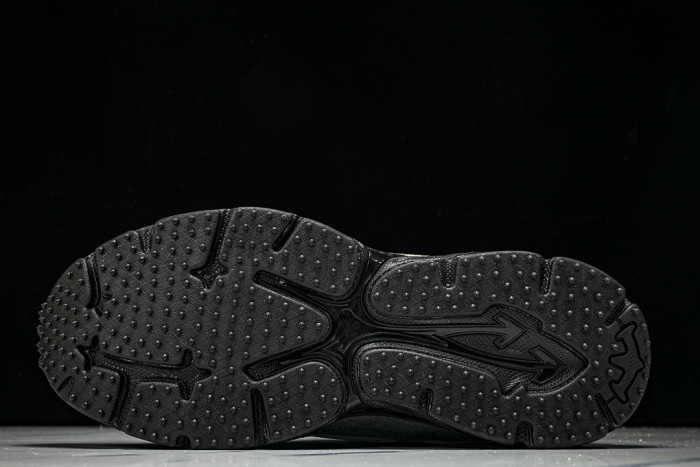 C/O​ SNEAKERS CO-062