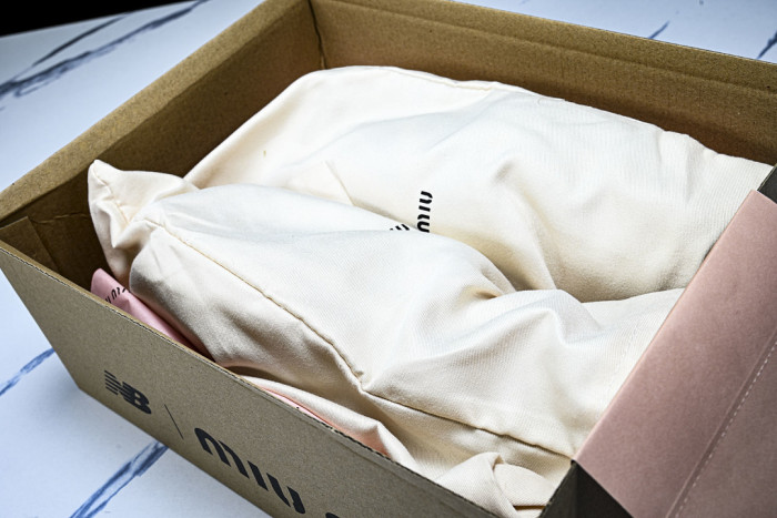 New Balance x Mi­uMi­u 530 MM-009