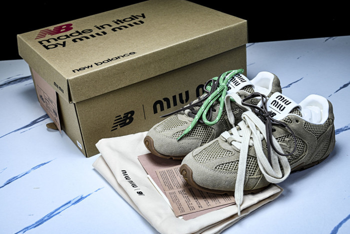 New Balance x Mi­uMi­u 530 MM-009