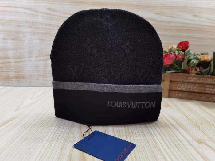 HAT-010