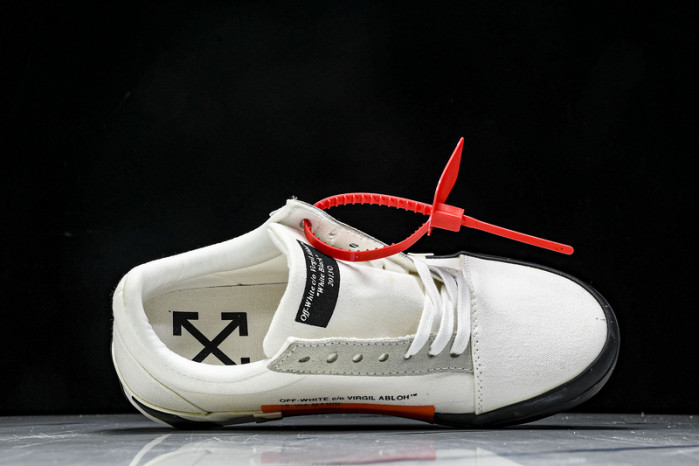 C/O​ SNEAKERS CO-031