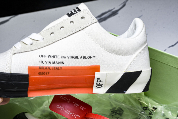 C/O​ SNEAKERS CO-031