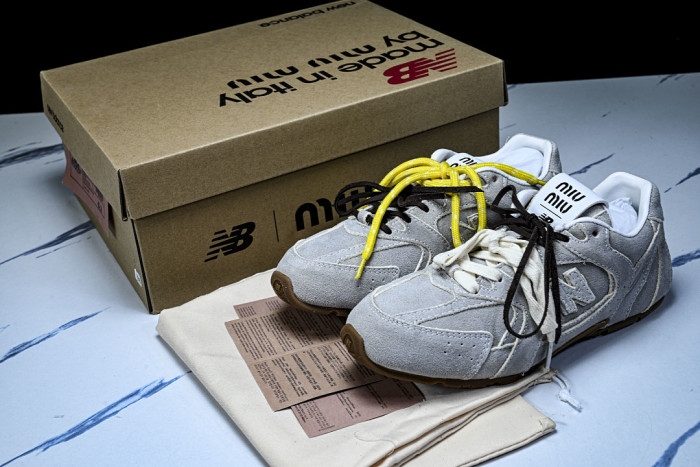 New Balance x Mi­uMi­u 530 MM-007