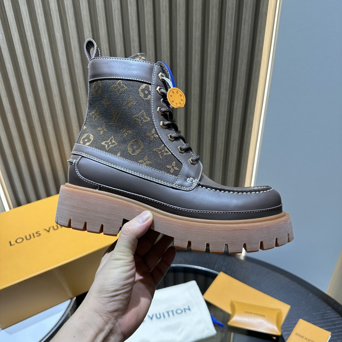 L**V**T* BOOTS LVTBS-062