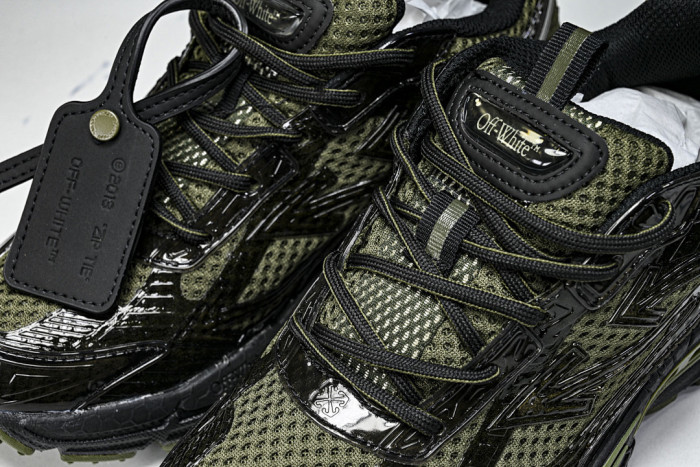 C/O​ SNEAKERS CO-048