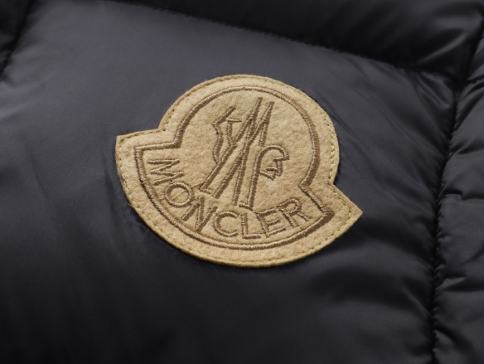 M0NCLER J-025