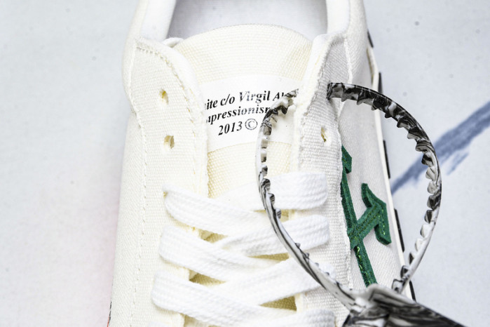 C/O​ SNEAKERS CO-036