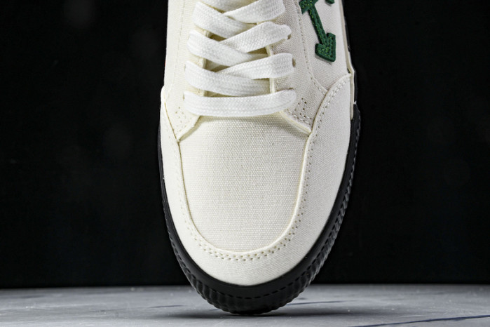 C/O​ SNEAKERS CO-036