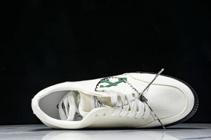 C/O​ SNEAKERS CO-036