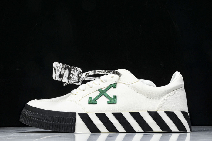 C/O​ SNEAKERS CO-036