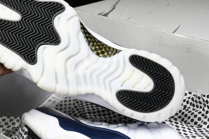Air Jordan 11 LH0296-400