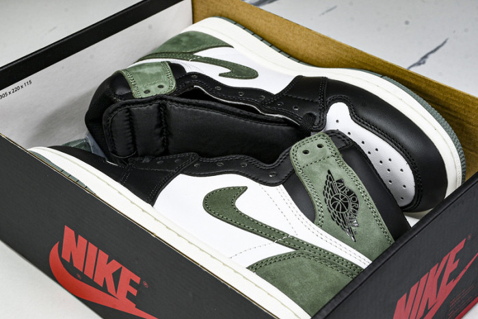 Air Jordan 1 Retro High "Clay Green" 555088-135