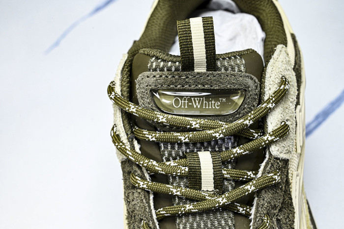 C/O​ SNEAKERS CO-049