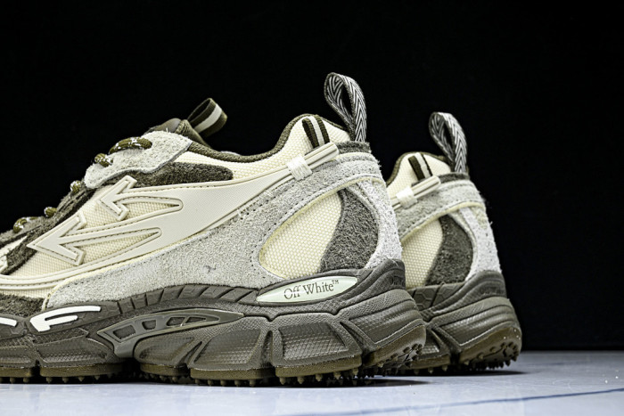 C/O​ SNEAKERS CO-049