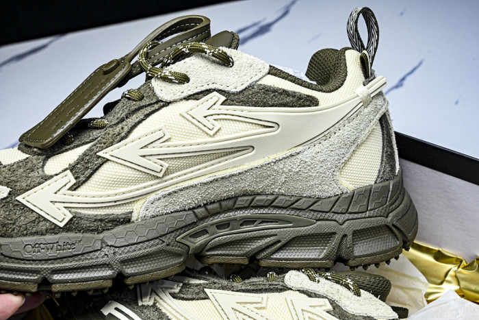 C/O​ SNEAKERS CO-049
