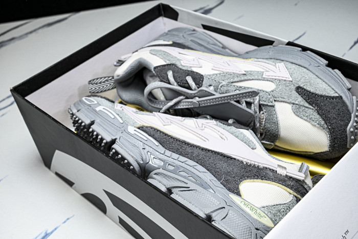 C/O​ SNEAKERS CO-050