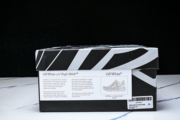 C/O​ SNEAKERS CO-050