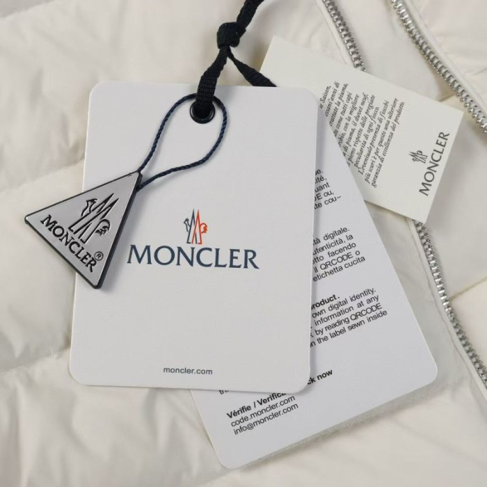 M0NCLER J-046