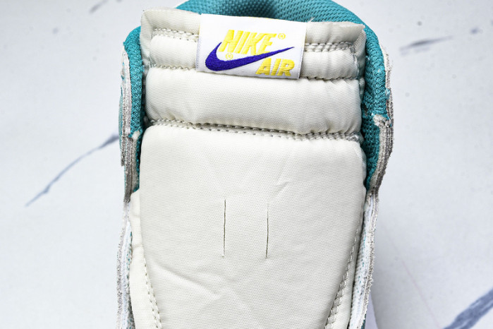 Air Jordan 1“Neutral Grey” 555088-311