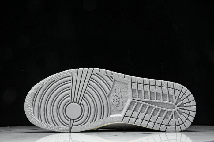 Air Jordan 1“Neutral Grey” 555088-311