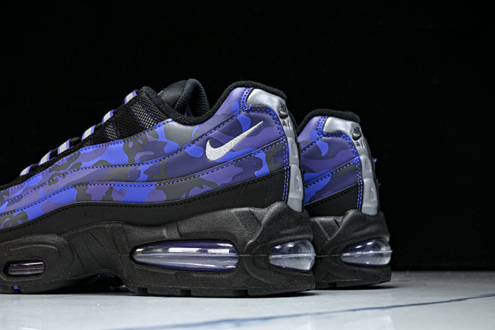 Undefeated x Nike Air Max 95 SP HQ1973-500