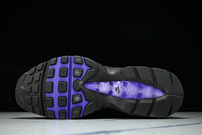 Undefeated x Nike Air Max 95 SP HQ1973-500