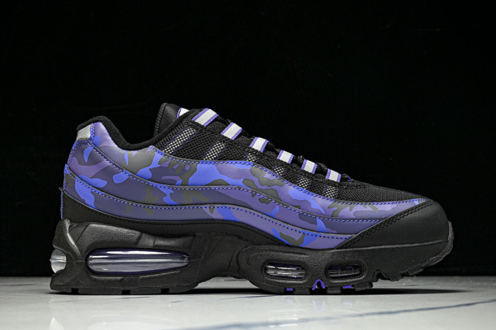 Undefeated x Nike Air Max 95 SP HQ1973-500