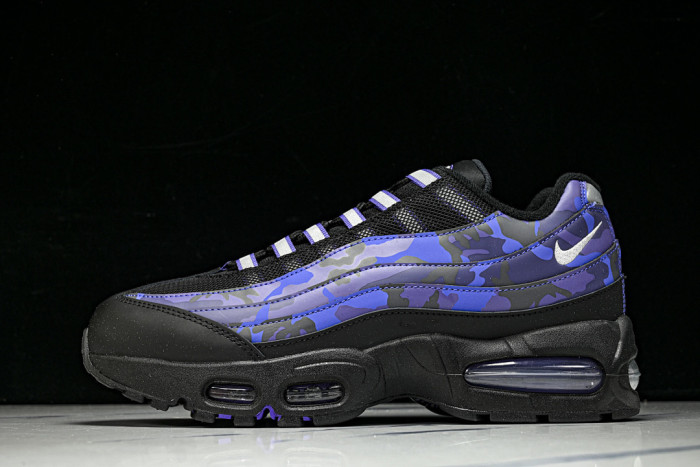 Undefeated x Nike Air Max 95 SP HQ1973-500