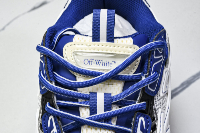 C/O​ SNEAKERS CO-028
