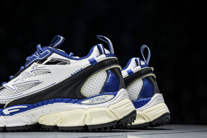 C/O​ SNEAKERS CO-028