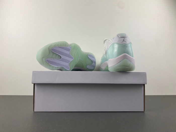 Air Jordan 11 Low “Igloo” AH7860-103