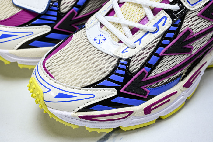 C/O​ SNEAKERS CO-071