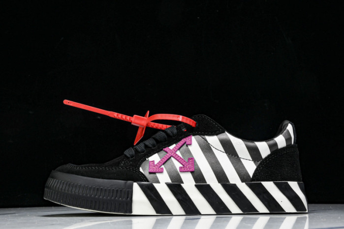 C/O​ SNEAKERS CO-040