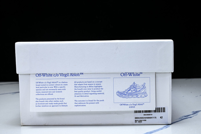 C/O​ SNEAKERS CO-069