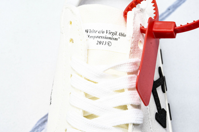 C/O​ SNEAKERS CO-037