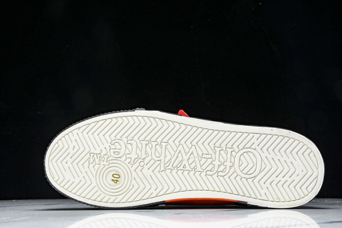 C/O​ SNEAKERS CO-037