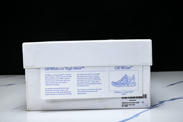 C/O​ SNEAKERS CO-074