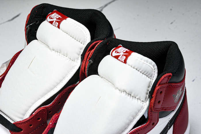 Jordan 1 Retro Chicago 555088-101