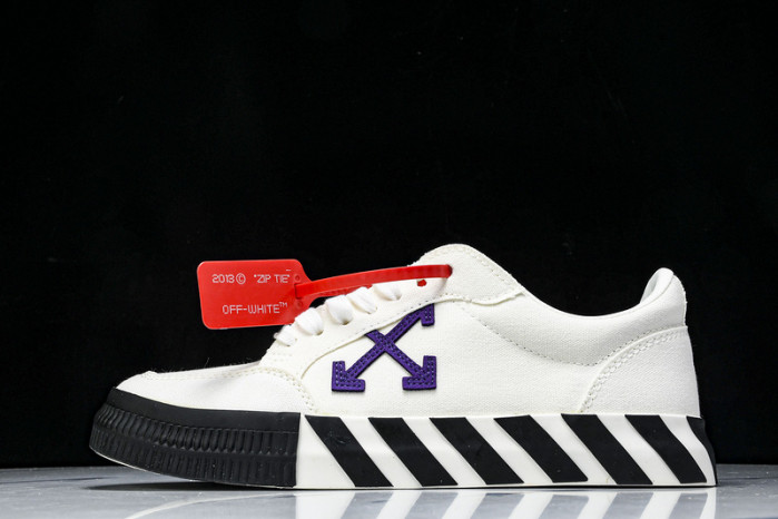 C/O​ SNEAKERS CO-035
