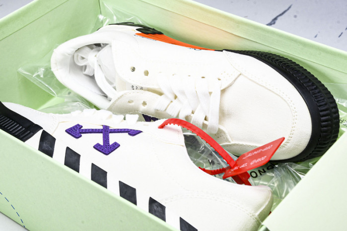 C/O​ SNEAKERS CO-035