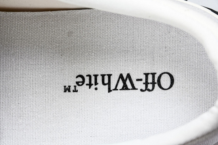 C/O​ SNEAKERS CO-035