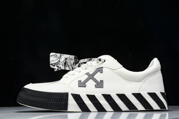 C/O​ SNEAKERS CO-034