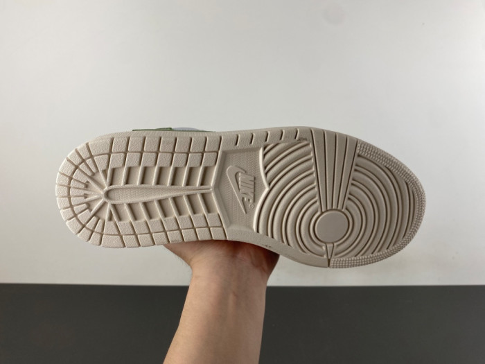Travis Scott x Air Jordan 1 Low OG DM7866-956