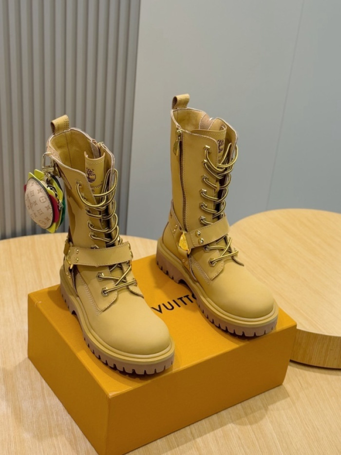 L**V**T* BOOTS LVTBS-050