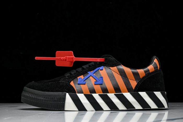C/O​ SNEAKERS CO-041