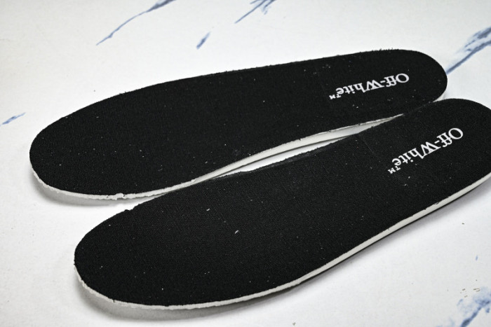 C/O​ SNEAKERS CO-041